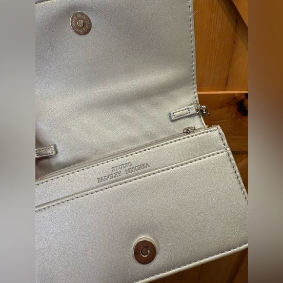 STUDIO BADGLEY MISCHKA Bag Special Occasion Silver Chain Crossbody Purse - Picture 5 of 5